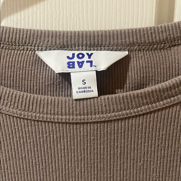 JoyLab Tan Ruched Blouse - Picture 2 of 3